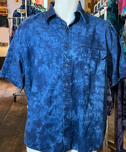 Blue crinkle short sleeve dress shirt