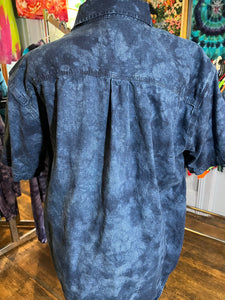 Blue crinkle short sleeve dress shirt